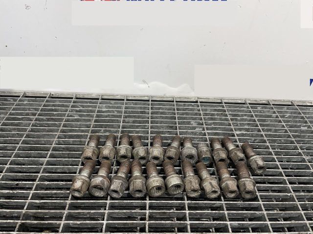 bontott SKODA OCTAVIA II Kerék Csavar Szett