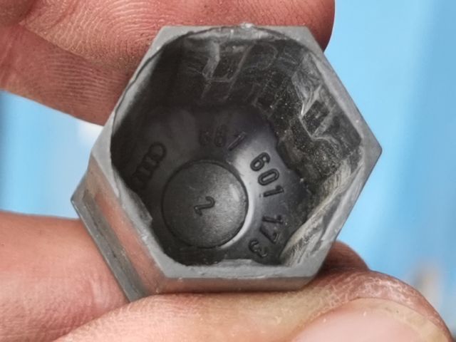 bontott SKODA OCTAVIA II Kerék Csavar Szett