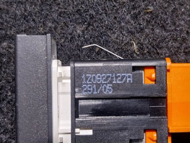 bontott SKODA OCTAVIA II Kipörgésgátló Kapcsoló