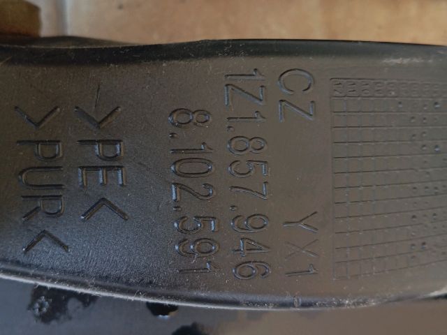 bontott SKODA OCTAVIA II Könyöklő