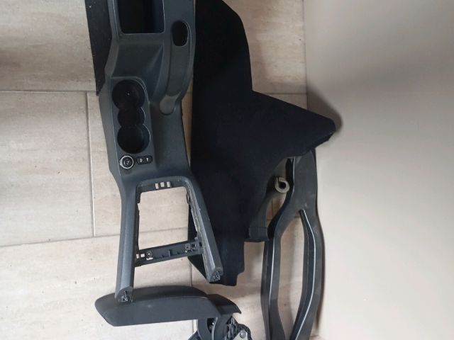 bontott SKODA OCTAVIA II Könyöklő