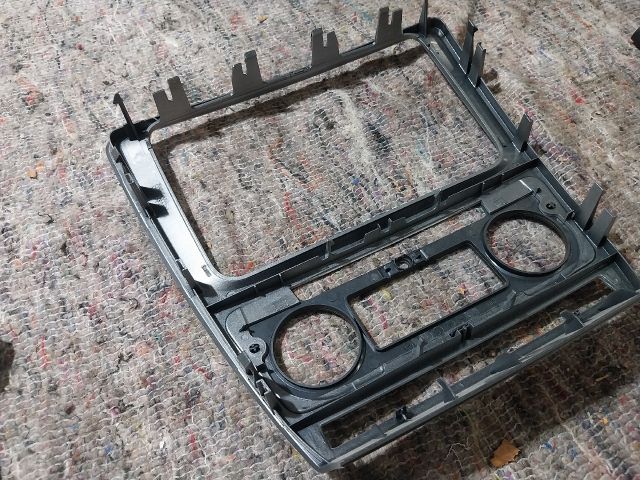 bontott SKODA OCTAVIA II Középkonzol Keret