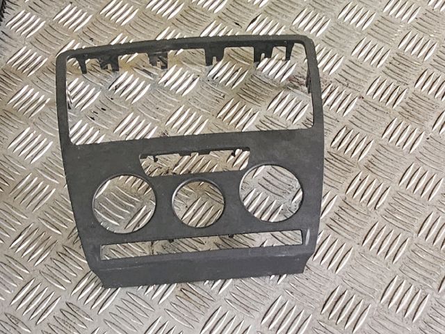 bontott SKODA OCTAVIA II Középkonzol Keret