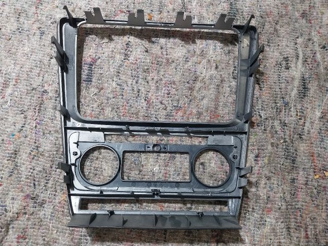 bontott SKODA OCTAVIA II Középkonzol Keret