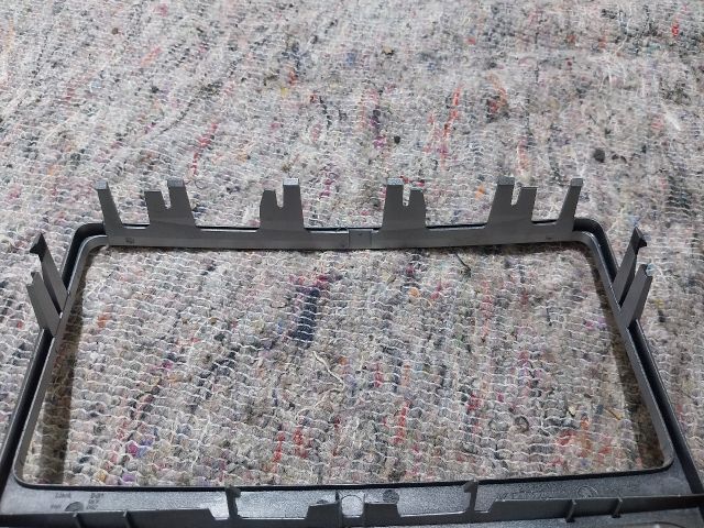 bontott SKODA OCTAVIA II Középkonzol Keret