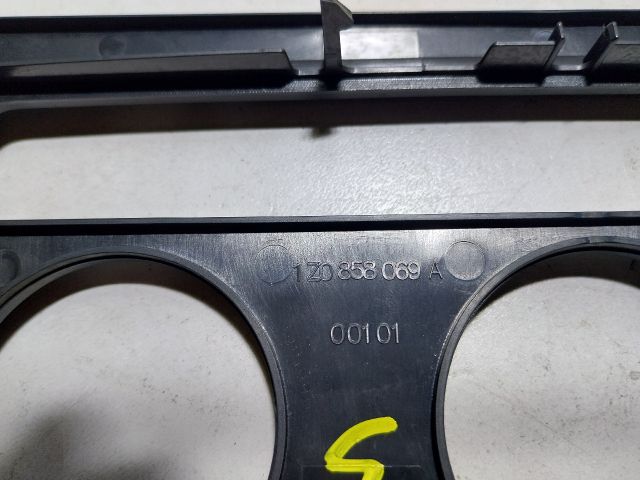 bontott SKODA OCTAVIA II Középkonzol Keret