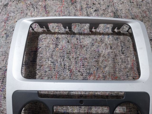 bontott SKODA OCTAVIA II Középkonzol Keret