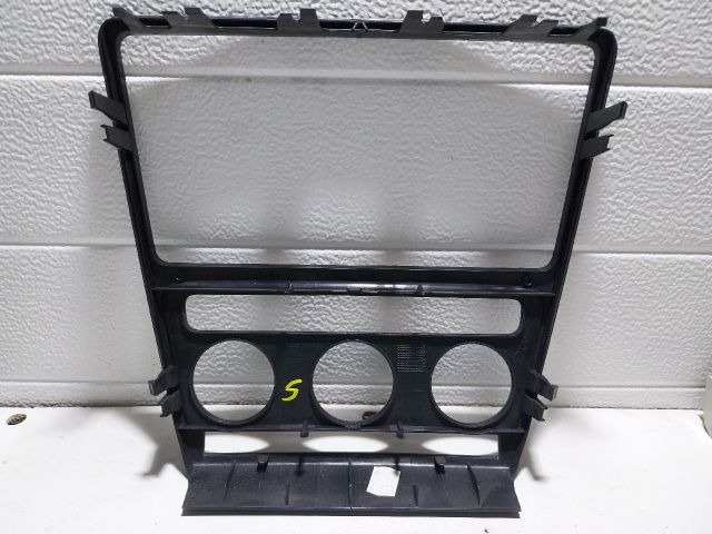 bontott SKODA OCTAVIA II Középkonzol Keret