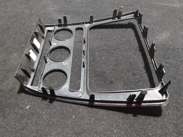 bontott SKODA OCTAVIA II Középkonzol Keret