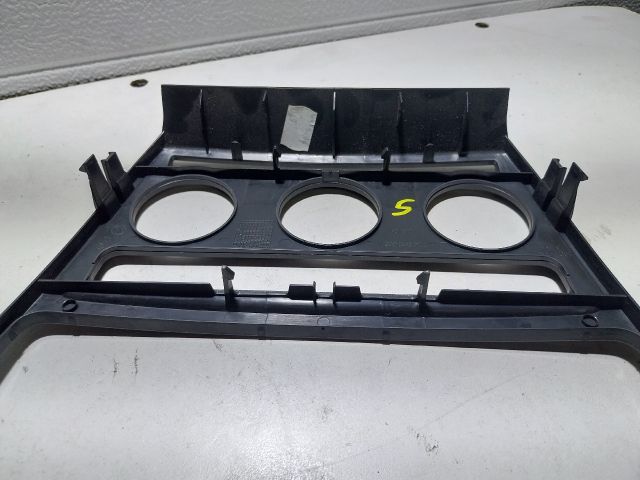 bontott SKODA OCTAVIA II Középkonzol Keret