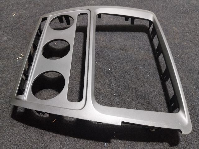 bontott SKODA OCTAVIA II Középkonzol Keret