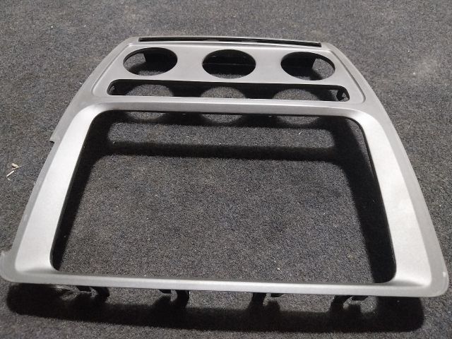 bontott SKODA OCTAVIA II Középkonzol Keret