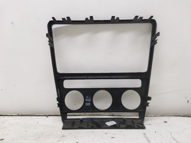 bontott SKODA OCTAVIA II Középkonzol Keret