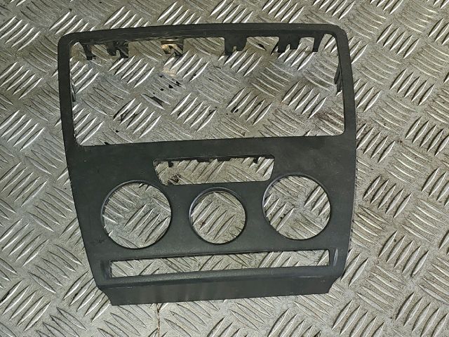 bontott SKODA OCTAVIA II Középkonzol Keret