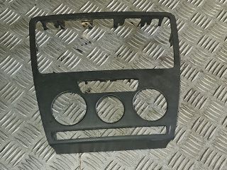 bontott SKODA OCTAVIA II Középkonzol Keret