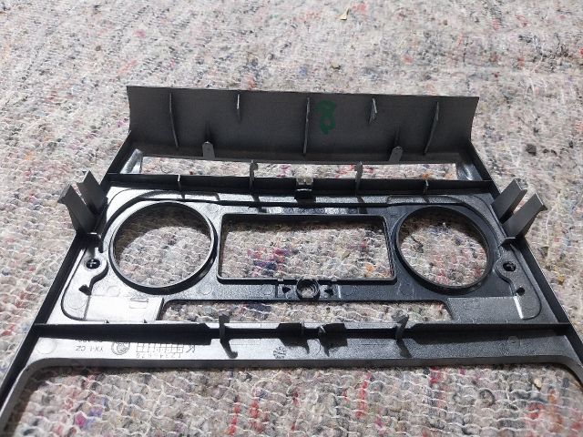 bontott SKODA OCTAVIA II Középkonzol Keret