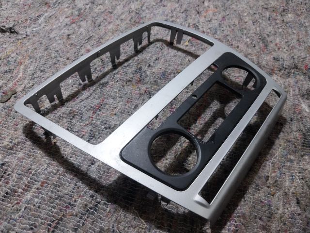 bontott SKODA OCTAVIA II Középkonzol Keret