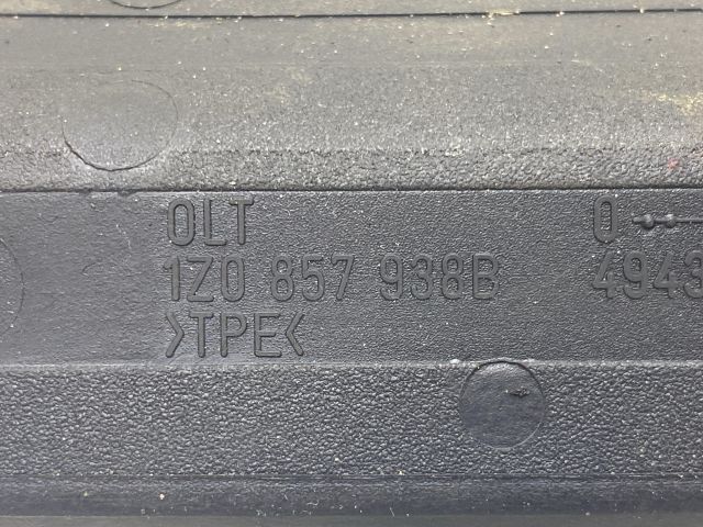 bontott SKODA OCTAVIA II Középkonzol Keret