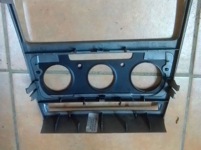 bontott SKODA OCTAVIA II Középkonzol Keret
