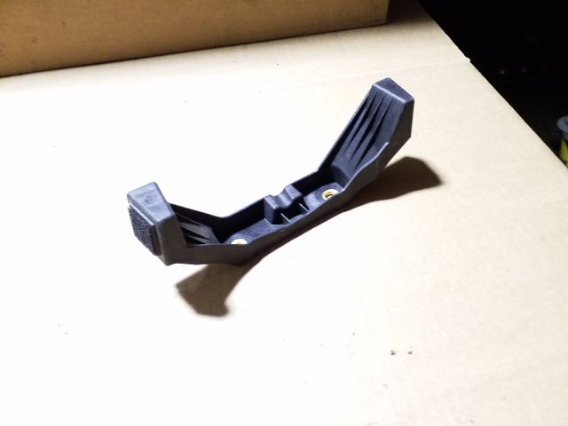 bontott SKODA OCTAVIA II Középső Kardánbox Burkolat