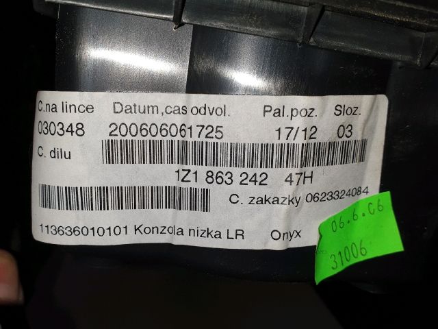 bontott SKODA OCTAVIA II Középső Kardánbox Burkolat