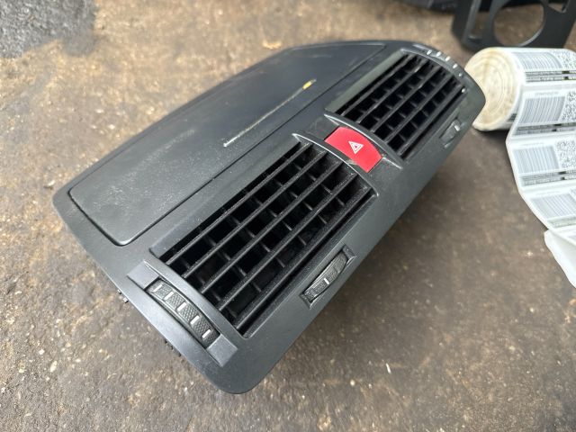 bontott SKODA OCTAVIA II Középső Szellőző