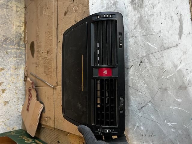 bontott SKODA OCTAVIA II Középső Szellőző