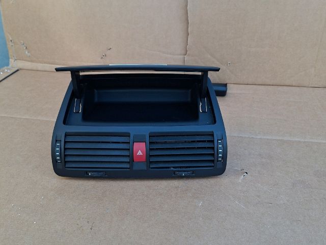 bontott SKODA OCTAVIA II Középső Szellőző