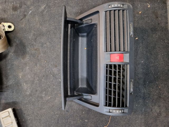 bontott SKODA OCTAVIA II Középső Szellőző