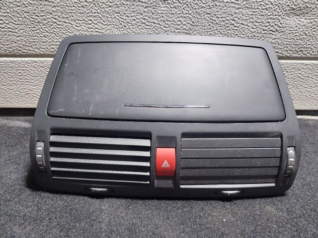 bontott SKODA OCTAVIA II Középső Szellőző