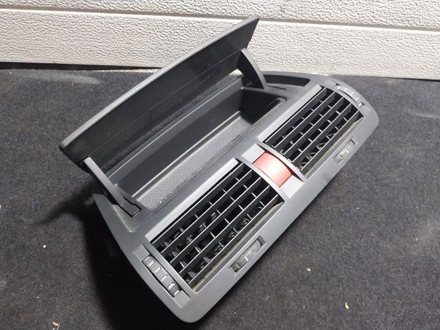 bontott SKODA OCTAVIA II Középső Szellőző