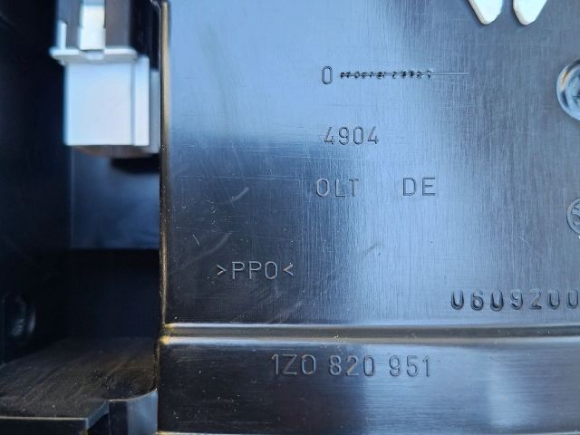 bontott SKODA OCTAVIA II Középső Szellőző