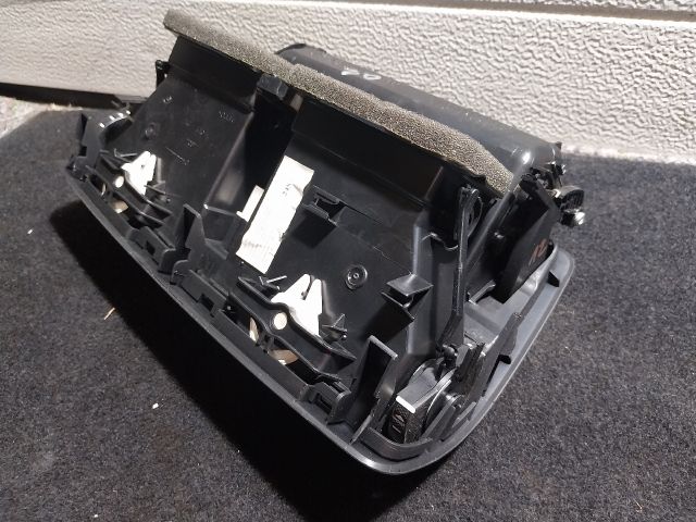 bontott SKODA OCTAVIA II Középső Szellőző