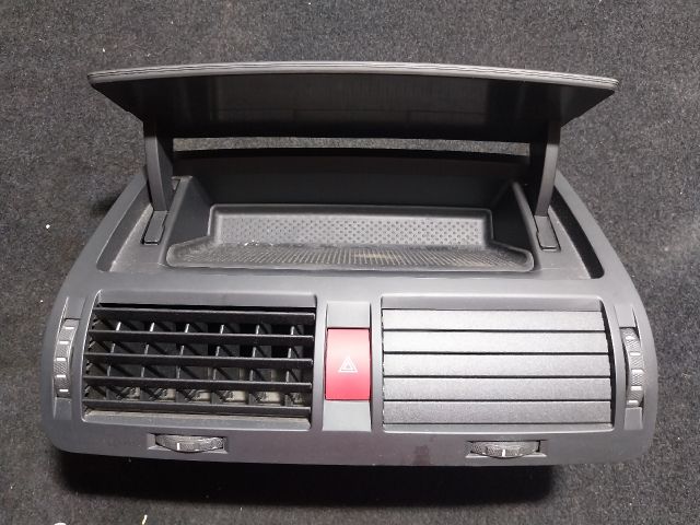 bontott SKODA OCTAVIA II Középső Szellőző