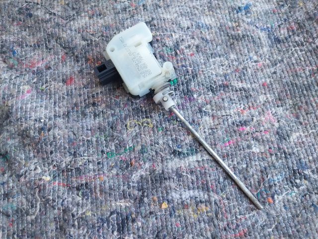 bontott SKODA OCTAVIA II Központizár Motor Tankajtó