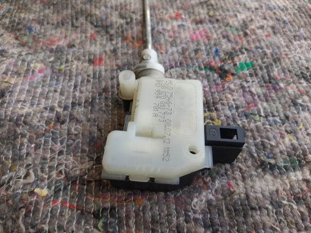 bontott SKODA OCTAVIA II Központizár Motor Tankajtó