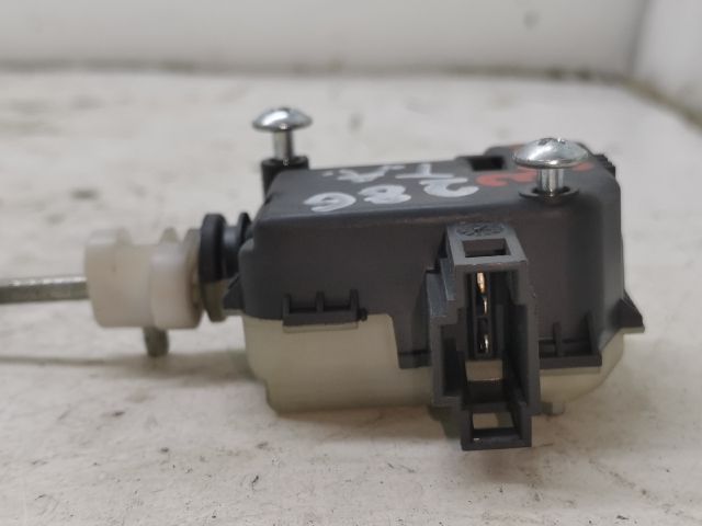 bontott SKODA OCTAVIA II Központizár Motor Tankajtó