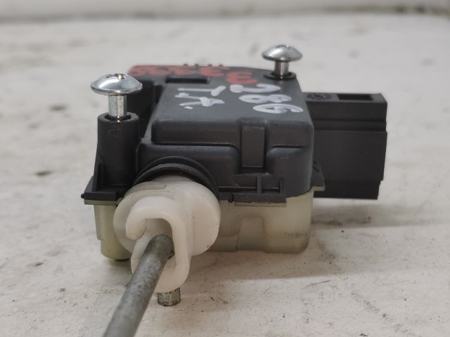 bontott SKODA OCTAVIA II Központizár Motor Tankajtó