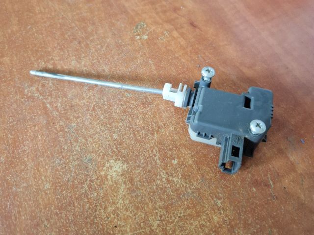 bontott SKODA OCTAVIA II Központizár Motor Tankajtó