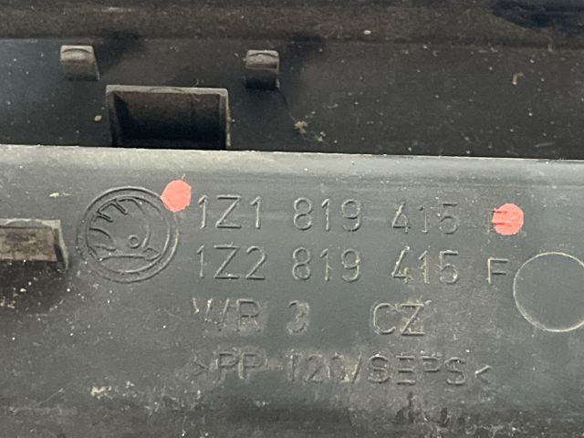 bontott SKODA OCTAVIA II Levélrács