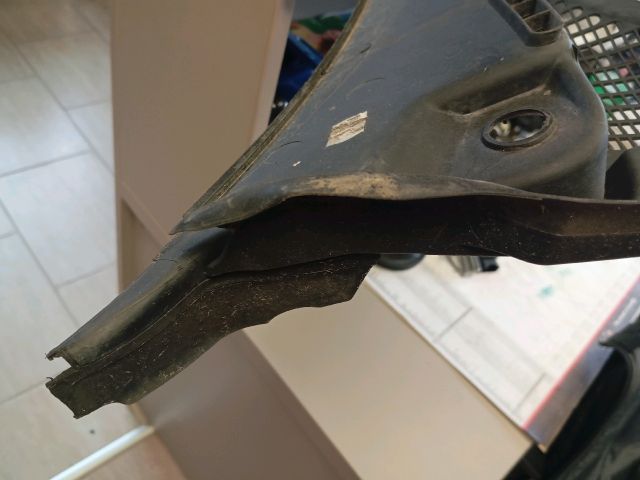 bontott SKODA OCTAVIA II Levélrács