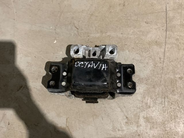 bontott SKODA OCTAVIA II Motor Tartó Bak (Fém)