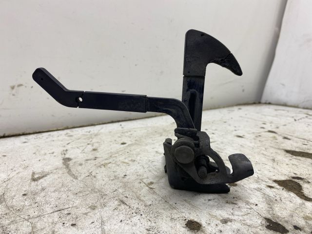 bontott SKODA OCTAVIA II Motorháztető Biztonsági Kampó