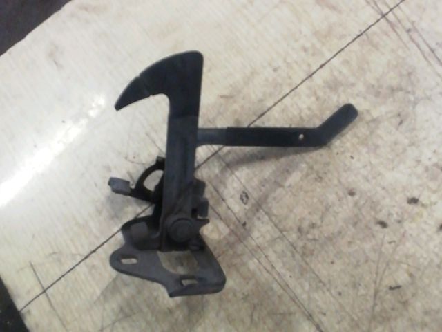 bontott SKODA OCTAVIA II Motorháztető Biztonsági Kampó