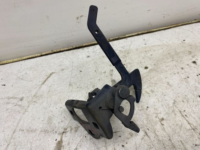 bontott SKODA OCTAVIA II Motorháztető Biztonsági Kampó