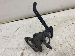 bontott SKODA OCTAVIA II Motorháztető Biztonsági Kampó