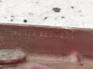 bontott SKODA OCTAVIA II Motorháztető Jobb Zsanér