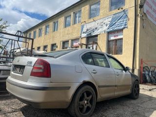 bontott SKODA OCTAVIA II Motorháztető Jobb Zsanér