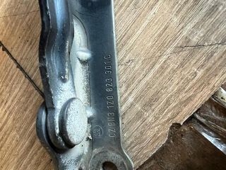 bontott SKODA OCTAVIA II Motorháztető Jobb Zsanér