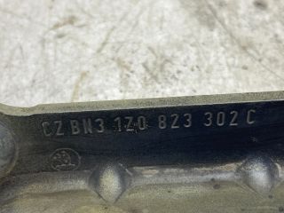 bontott SKODA OCTAVIA II Motorháztető Jobb Zsanér